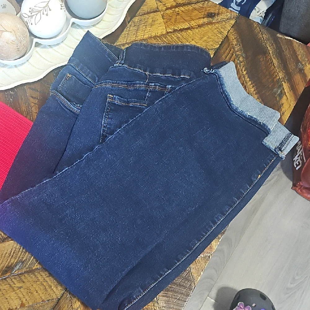 Stylish Dark Blue Women's Cropped Jeans - Picture 7 of 7